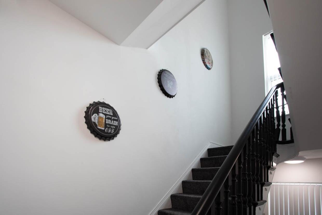 Dusties Hotel โรเธอร์แฮม ภายนอก รูปภาพ